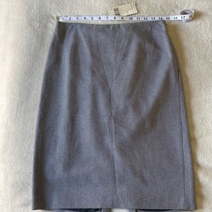 Dana Buchman, Classic pencil skirt, SZ6, Navy/white